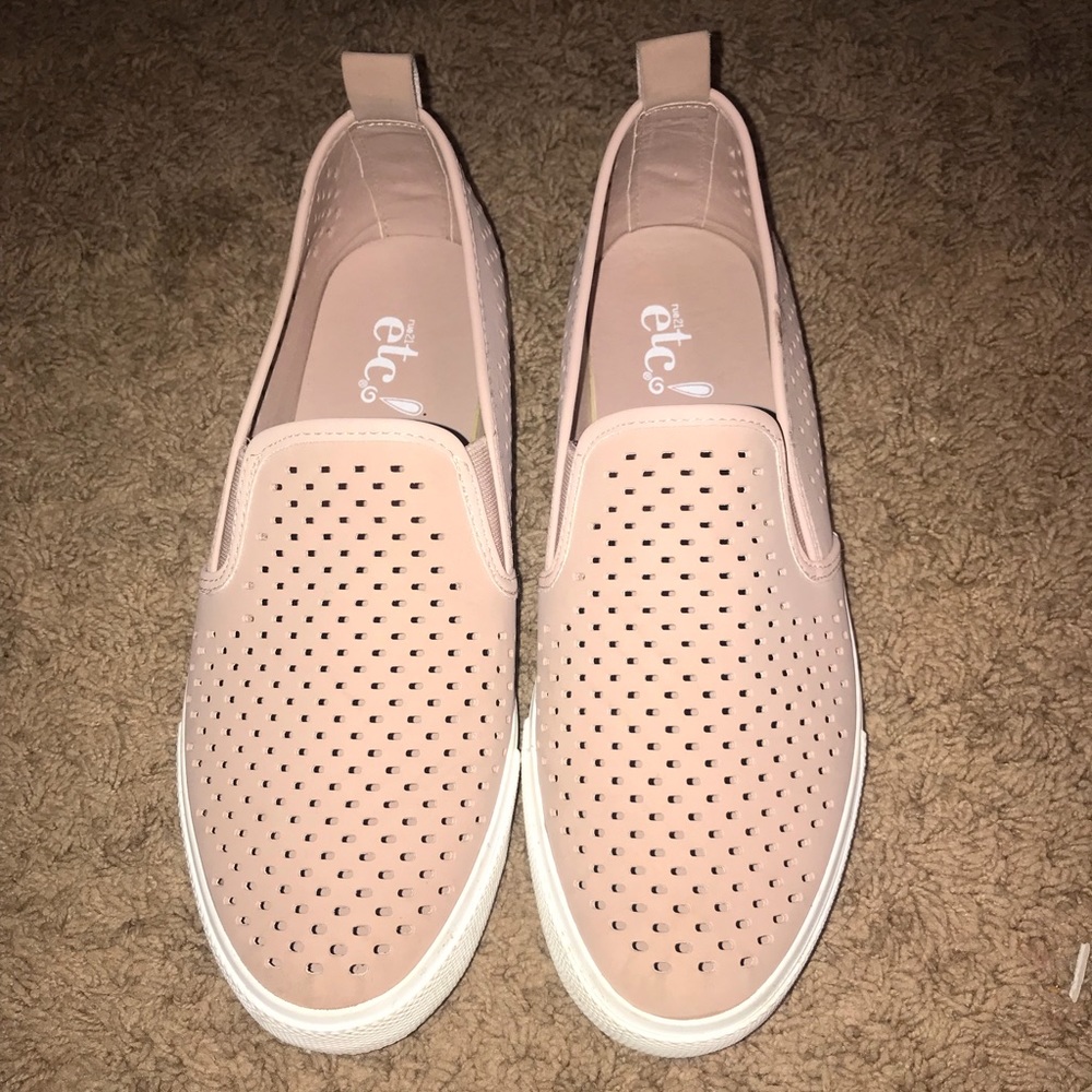 Woman’s size 10 shoes